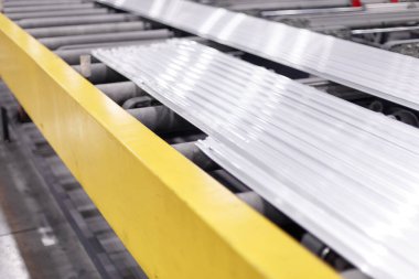 İç mekan, fabrikadaki modern ekipman, deneysel ekipman. Metalle çalış