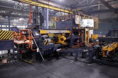 İç mekan, fabrikadaki modern ekipman, deneysel ekipman. Metalle çalış