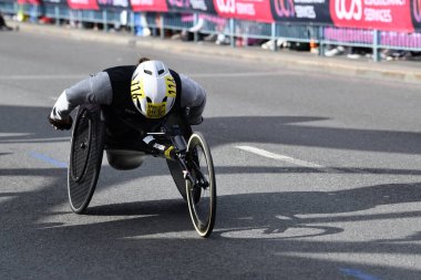 Londra-APRIL 13: 13 Nisan 2024 'te Londra Maratonu, İngiltere, Londra' da. Maraton yıllık bir etkinliktir..