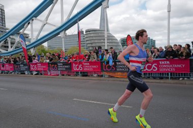 Tanımlanamayan kişiler, Londra Maratonu 'nu 21 Nisan 2024' te Londra, İngiltere 'de koşuyor. Maraton yıllık bir etkinliktir..