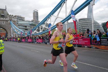 Tanımlanamayan kişiler, Londra Maratonu 'nu 21 Nisan 2024' te Londra, İngiltere 'de koşuyor. Maraton yıllık bir etkinliktir..