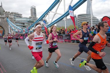 Londra-APRIL 21: Londra Maratonu 21 Nisan 2024 'te Londra, Birleşik Krallık, İngiltere' de..