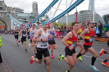 Londra-APRIL 21: Londra Maratonu 21 Nisan 2024 'te Londra, Birleşik Krallık, İngiltere' de..