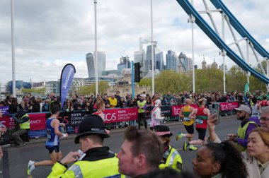 Londra-APRIL 21: Londra Maratonu 21 Nisan 2024 'te Londra, Birleşik Krallık, İngiltere' de..