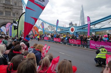 Londra-APRIL 21: Londra Maratonu 21 Nisan 2024 'te Londra, Birleşik Krallık, İngiltere' de..