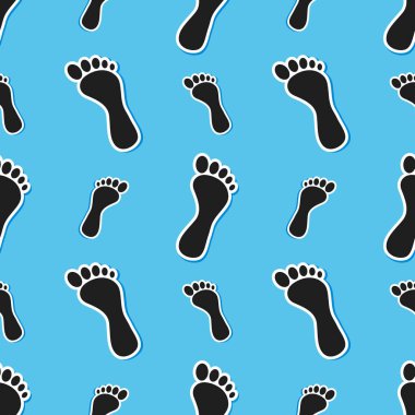 Ayak izleriyle, ayaklarıyla, kumdaki sudan adımlarıyla kusursuz desen..