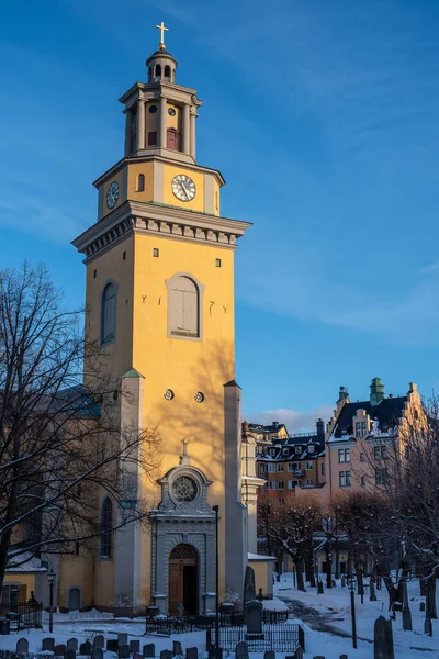 Stockholm, İsveç - 10 Mart 2023: Maria Magdalena Kyrka (Saint Maria Magdalena Kilisesi) kış fotoğrafı