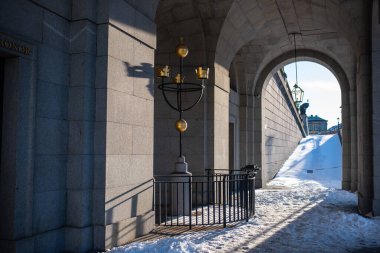 Stockholm, İsveç - 10 Mart 2023 Kronor Spire - Eski Kraliyet Sarayı