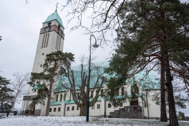 Stockholm, İsveç - 10 Mart 2023 Sundbyberg Kilisesi Bulutlu bir günde