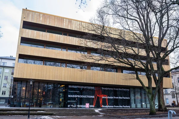 Stockholm, İsveç - 10 Mart 2023: Bulutlu bir günde Sven-Harry Sanat Müzesi cephesi