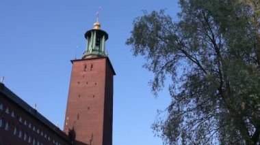 Stockholm, İsveç - Haziran 06, 2023: Stockholm Belediye Binası 4k video