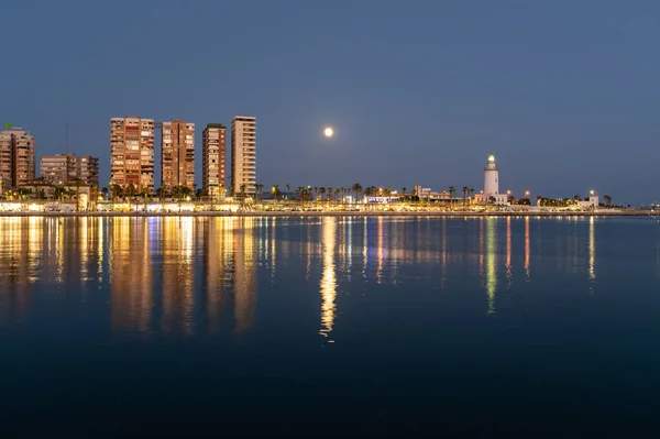 2023年7月5日 西班牙马拉加 夏夜港口附近的马拉加海岸 — 图库照片