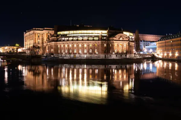 Stockholm Suède Mars 2024 Photo Parlement Suédois Derrière Photo Nuit Image En Vente