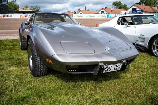 Stockholm, İsveç - 03 Ağustos 2024: Gri Chevrolet Corvette Stingray C3