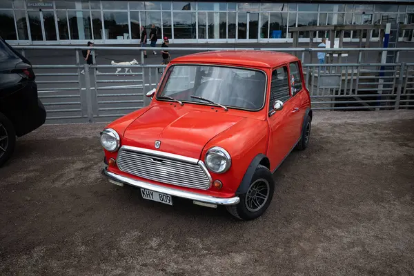 Stockholm, İsveç - 3 Ağustos 2024: İngiliz Leyland 'dan Red Mini (ADO15) 