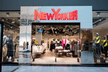 Stockholm, İsveç - 4 Şubat 2025: New Yorker mağaza girişi