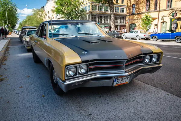 Stockholm, İsveç - 2 Ağustos 2025: 1967 Buick Skylark GS Parkı