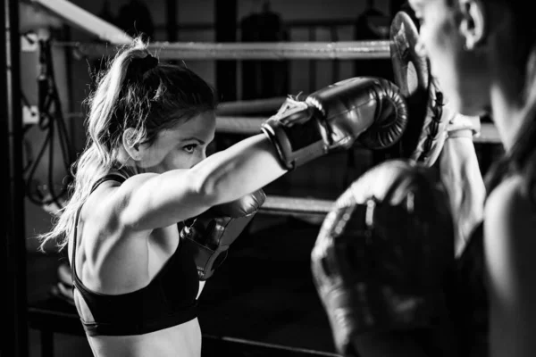 Γυναίκες Εκπαίδευση Πυγμαχίας — Φωτογραφία Αρχείου
