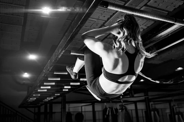 Woman Boxing Training Doing Crunches Monkey Bar — Stock Photo, Image