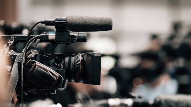 Basın toplantısında halka açık etkinlik medyası, televizyon kameraları