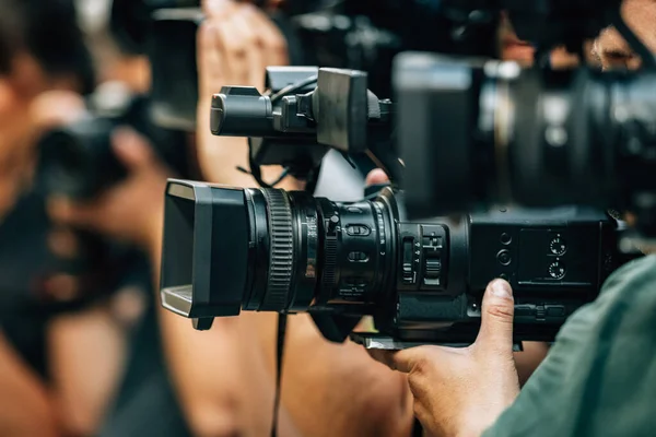 Publiczne Relacje Żywo Mediów Kamery Telewizyjne Konferencji Prasowej — Zdjęcie stockowe