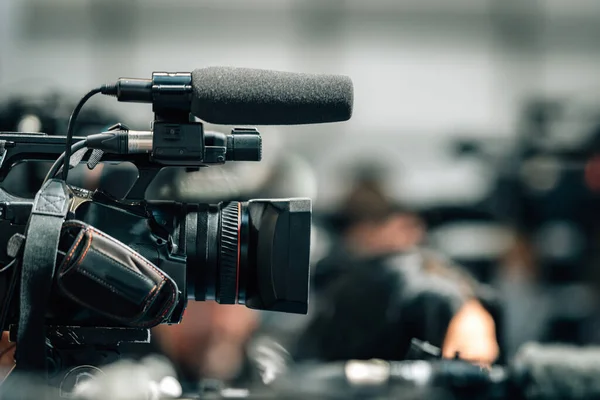 Publieke Media Aandacht Voor Evenementen Televisiecamera Een Persconferentie — Stockfoto