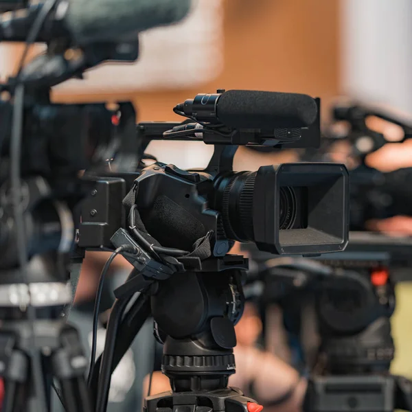 Öffentliche Live Berichterstattung Den Medien Fernsehkameras Bei Einer Pressekonferenz — Stockfoto