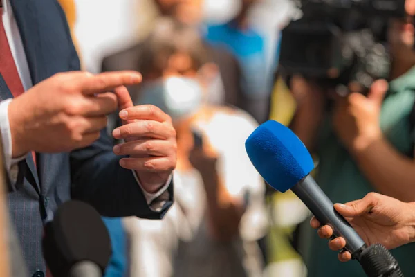 Journalists Holding Microphone Interviewing Politician — Stock Photo, Image