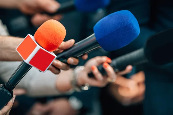 News Reporters Interviewing Politician — Stock Photo, Image