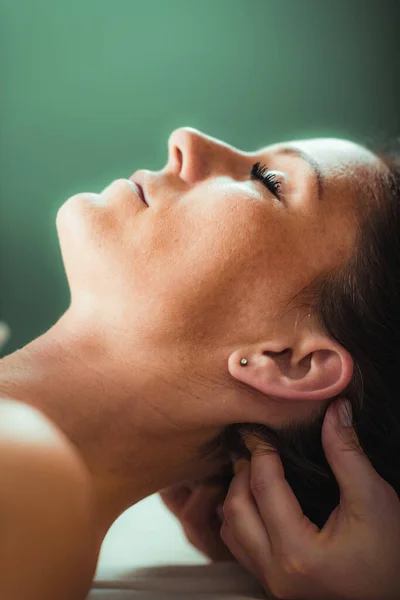 Neck Massage Massage Salon Woman Having Relaxing Neck Massage — Stock Photo, Image