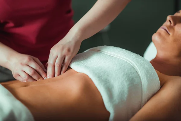 Salon Massage Femme Ayant Massage Estomac — Photo