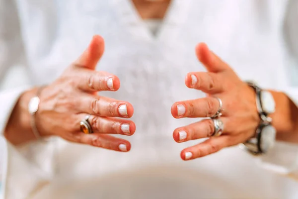 Hartgerichte Meditatie Handen Van Een Emotionele Genezer Die Hartgerichte Meditatietechniek — Stockfoto