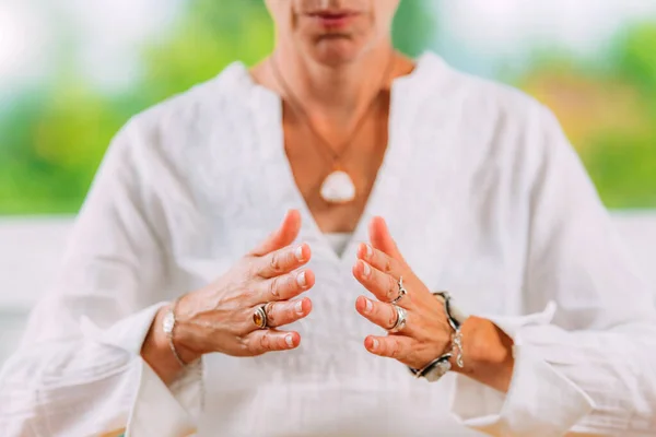 Szívközpontú Meditáció Egy Érzelmi Gyógyító Kezei Szív Központú Meditációs Technikája — Stock Fotó