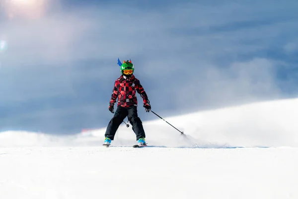 Retrato Niño Esquiador Montaña — Foto de Stock