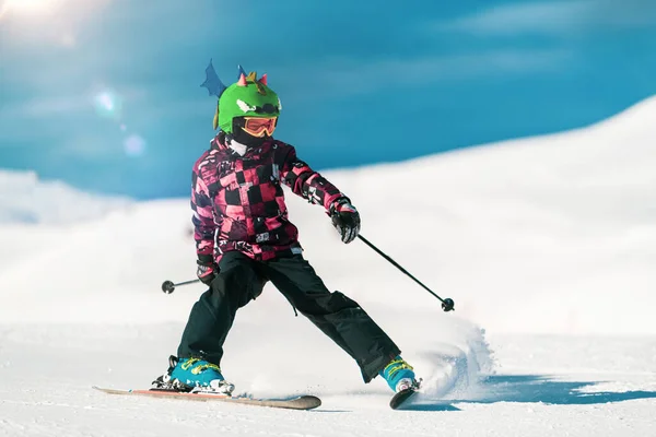 Porträt Eines Jungen Skifahrers Berg — Stockfoto