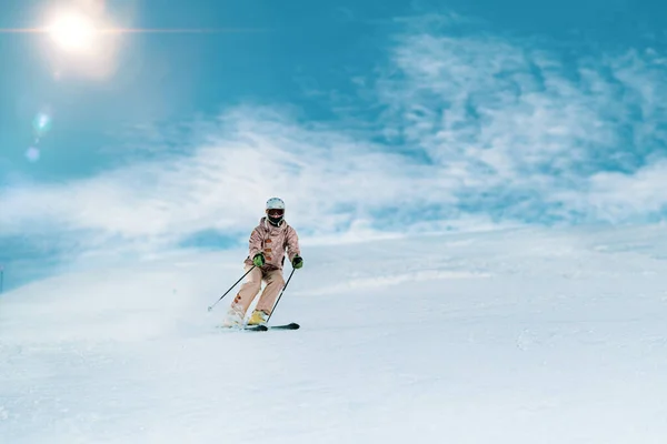 Skifahren Den Bergen — Stockfoto