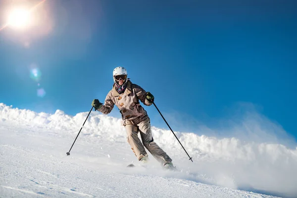 Vrouw Skiën Bergen — Stockfoto