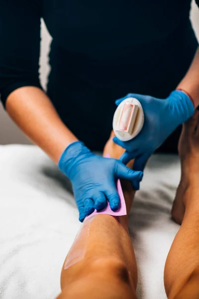 Waxing Beautician Removing Unwanted Hair Female Leg Wax Strips Beauty — Stok Foto