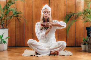 Toplam Sistem Uyarımı için Kundalini Yogası 