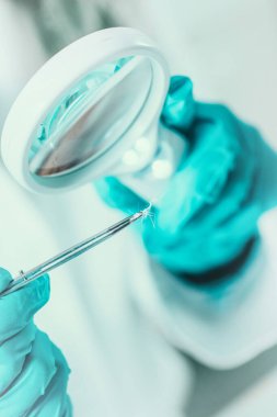 Adli tıp Lab. adli haor Dnk delilleri ile inceleyerek bilim adamı