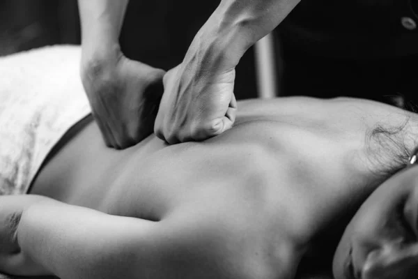 Rugmassage Salon Diepe Weefselmassage Van Vrouwen Terug — Stockfoto