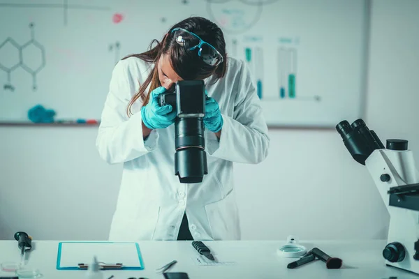 Forensic Science Lab Forensic Scientist Photographing Knife Blood Evidences — Stock Photo, Image