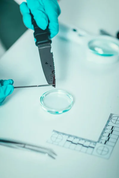 Forensic Science Lab Forensic Scientist Photographing Knife Blood Evidences — Stock Photo, Image