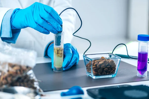 Scientist Measuring Dissolved Pet Food Sample Tube Meter — Stock Photo, Image