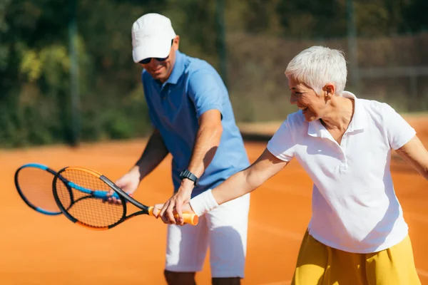 Tennistraining Voor Senioren Met Instructeur — Stockfoto