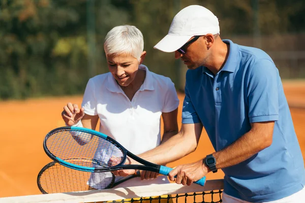 Tennis Aktivitetsklass För Seniorer Med Instruktör — Stockfoto