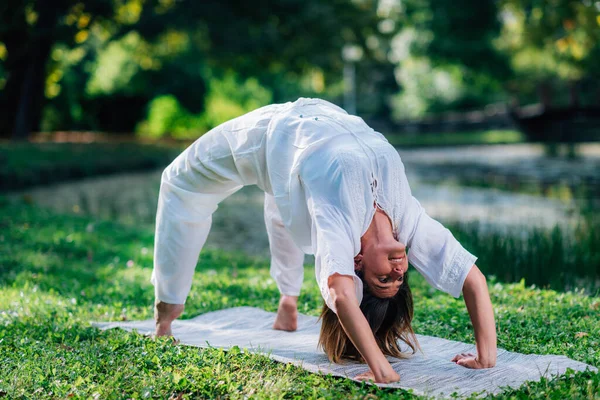 Yoga Woman Practicing Outdoors Doing Bridge Pose Green Natural Background — Stock Photo, Image