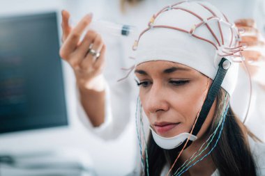 Nörobilim Laboratuvarı, EEG Taraması