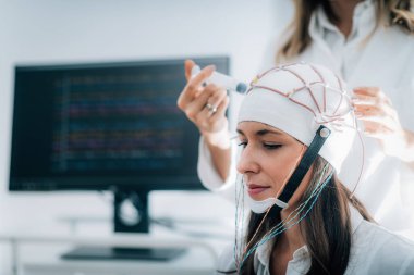 Nörobilim Laboratuvarı, EEG Taraması