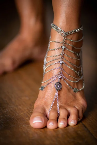 Foot Jewelry Woman Wearing Foot Jewelry — Stock Photo, Image